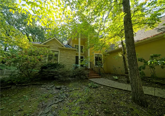 Photo 3 of Single family home for sale at 2810 Inwood Dr, Harrison, AR 72601 | MLS# 1361687 | Listing updated on 2026-09-11