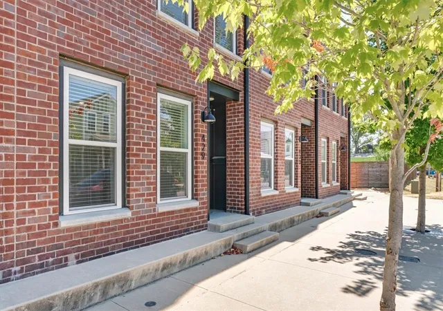 Photo 2 of Townhouse for sale at 429 Sw B St, Bentonville, AR 72712 | MLS# 1361503 | Listing updated on 2026-09-14