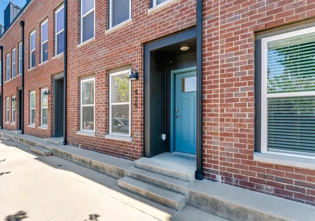Photo 3 of Townhouse for sale at 429 Sw B St, Bentonville, AR 72712 | MLS# 1361503 | Listing updated on 2026-09-14