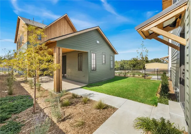 Photo 2 of Single family home for sale at 1016 Nw A St, Bentonville, AR 72712 | MLS# 1361673 | Listing updated on 2026-09-14