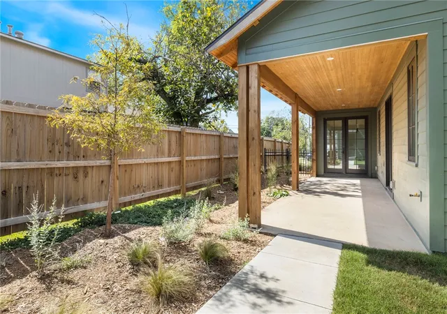 Photo 3 of Single family home for sale at 1016 NW A St, Bentonville, AR 72712 | MLS# 1361673 | Listing updated on 2026-09-14