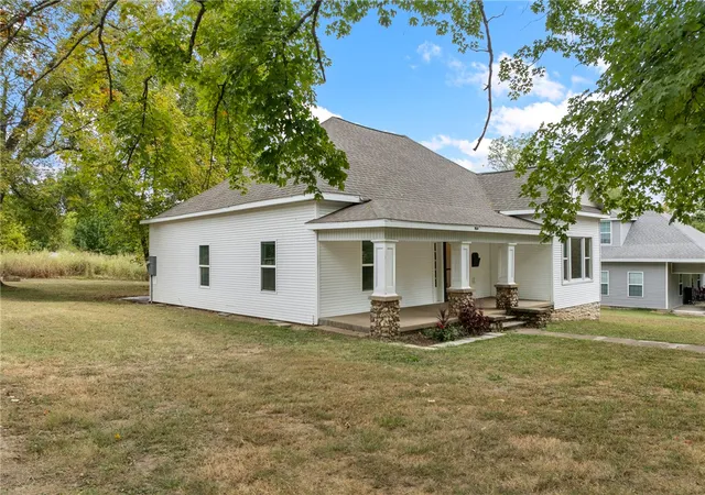Photo 2 of Single family home for sale at 614 Church Ave, Berryville, AR 72616 | MLS# 1361346 | Listing updated on 2026-09-12