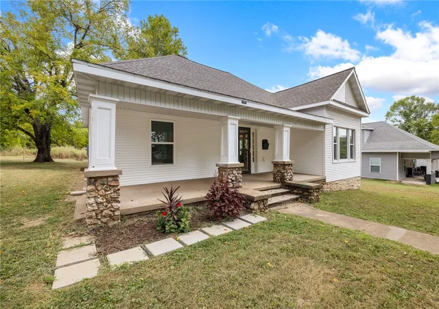 Photo 3 of Single family home for sale at 614 Church Ave, Berryville, AR 72616 | MLS# 1361346 | Listing updated on 2026-09-12