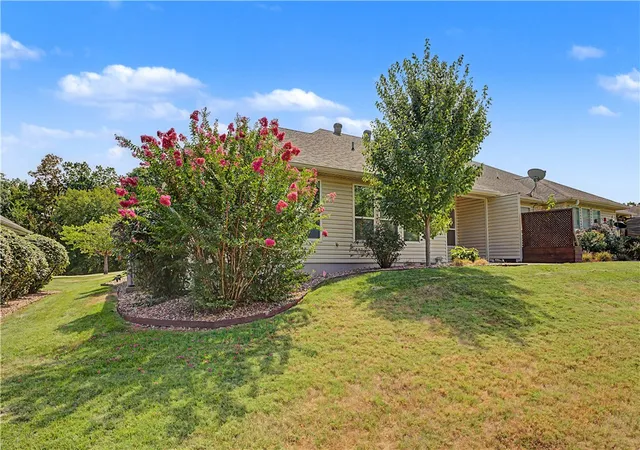 Photo 3 of Townhouse for sale at 27 Highland Pkwy, Bella Vista, AR 72715 | MLS# 1360202 | Listing updated on 2026-09-12