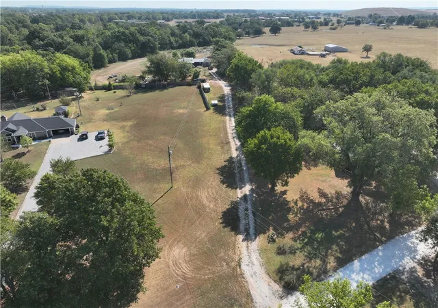 Photo 2 of Manufactured home for sale at 19068 Clear Water Rd, Springdale, AR 72762 | MLS# 1361537 | Listing updated on 2026-09-12