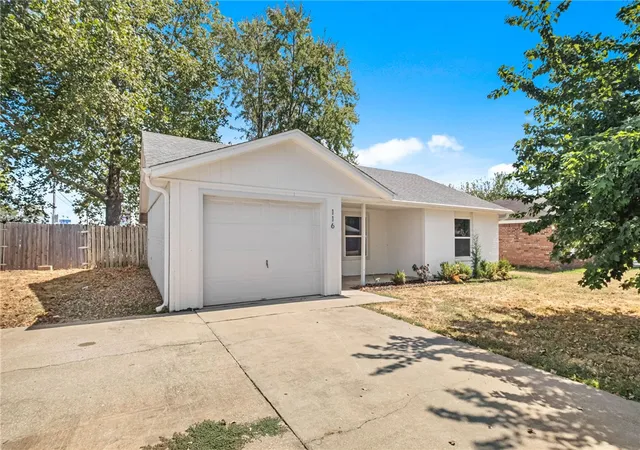 Single family home for sale at 116 Southland St, Centerton, AR 72719 | MLS# 1361767