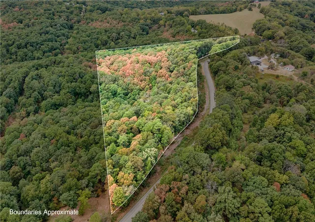 Photo 2 of Sale Pending at 1351 Cr 108, Eureka Springs, AR 72632 | MLS# 1361689 | Listing updated on 2026-09-15