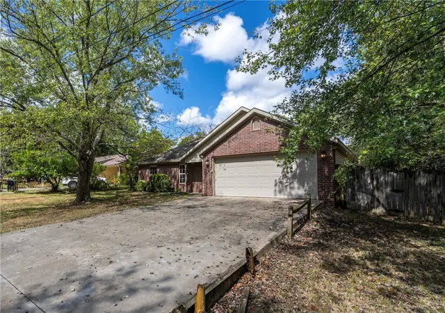 Photo 2 of Sale Pending at 194 Craig St, West Fork, AR 72774 | MLS# 1361646 | Listing updated on 2026-09-25