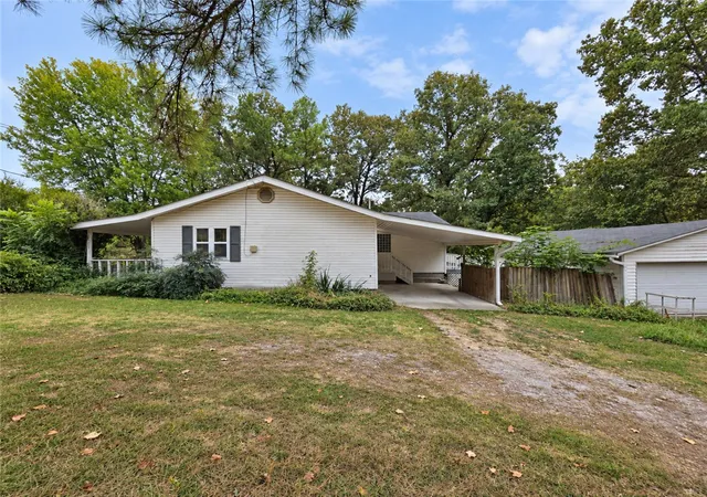 Photo 3 of Single family home for sale at 8551 W Athens Ln, Fayetteville, AR 72704 | MLS# 1361894 | Listing updated on 2026-10-05