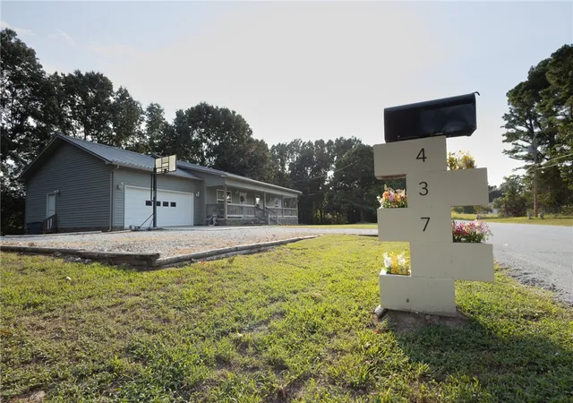 Photo 2 of Single family home for sale at 437 Gip Annie Rd, Harrison, AR 72601 | MLS# 1361904 | Listing updated on 2026-09-13