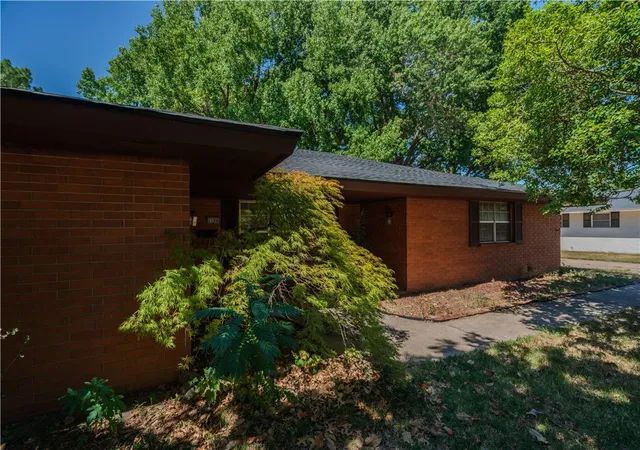Photo 3 of Single family home for sale at 1106 Bronco Ln, Springdale, AR 72762 | MLS# 1361902 | Listing updated on 2026-09-12