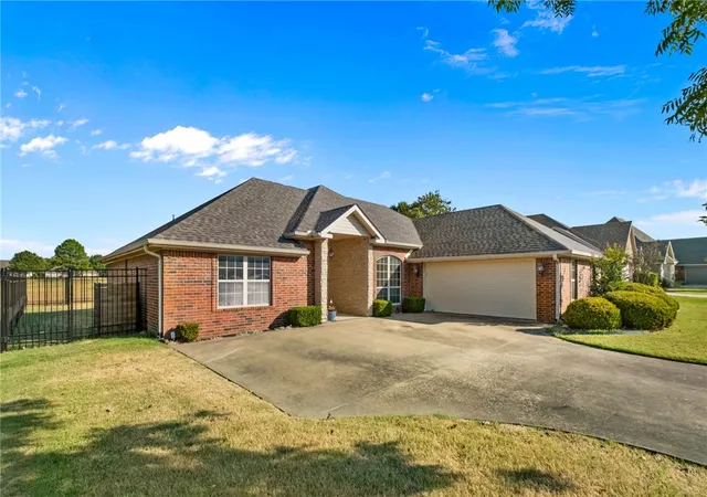 Photo 3 of Single family home for sale at 11199 Bear Dr, Farmington, AR 72730 | MLS# 1361666 | Listing updated on 2026-10-06