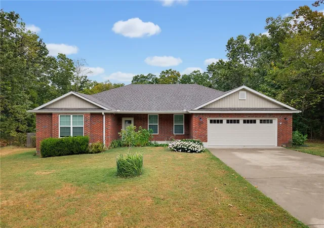 Photo 1 of Single family home for sale at 10 Stonehaven Ln, Bella Vista, AR 72715 | MLS# 1361893 | Listing updated on 2026-09-13