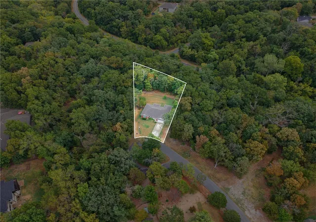 Photo 3 of Single family home for sale at 10 Stonehaven Ln, Bella Vista, AR 72715 | MLS# 1361893 | Listing updated on 2026-09-13