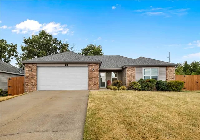 Single family home for sale at 927 Fieldstone Ct, Centerton, AR 72719 | MLS# 1361486
