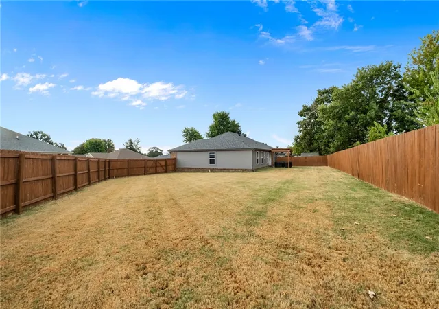 Photo 3 of Single family home for sale at 927 Fieldstone Ct, Centerton, AR 72719 | MLS# 1361486 | Listing updated on 2026-09-14