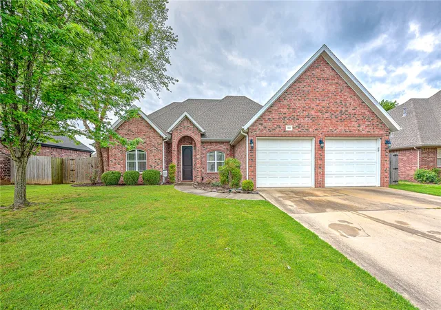 Photo 1 of Single family home for sale at 1953 S Doral Dr, Fayetteville, AR 72701 | MLS# 1361801 | Listing updated on 2026-09-12