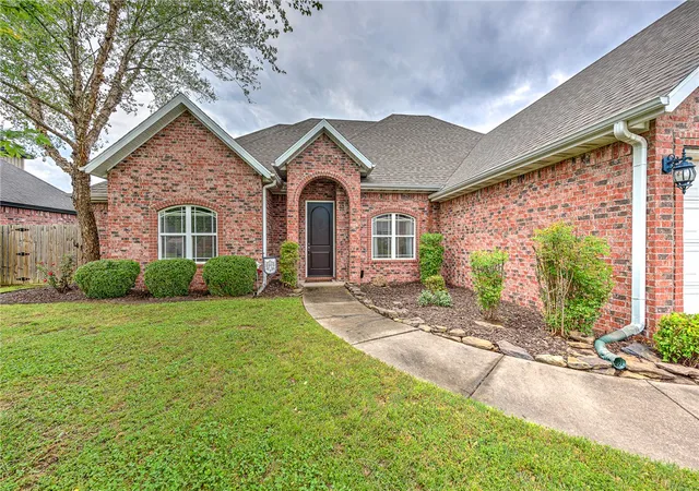 Photo 2 of Single family home for sale at 1953 S Doral Dr, Fayetteville, AR 72701 | MLS# 1361801 | Listing updated on 2026-09-12