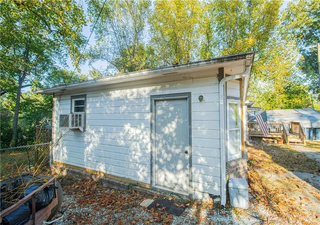 Photo 3 of Single family home for sale at 1003 W Newman Ave, Harrison, AR 72601 | MLS# 1361382 | Listing updated on 2026-09-13