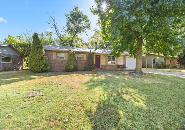 Photo 3 of Single family home for sale at 861 SE H St, Bentonville, AR 72712 | MLS# 1361677 | Listing updated on 2026-09-14