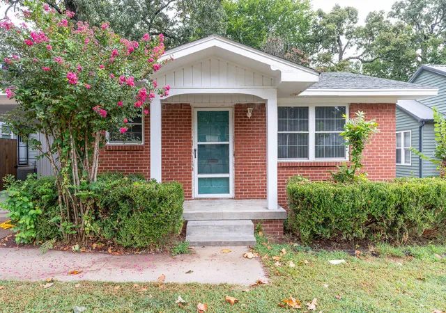 Photo 3 of Single family home for sale at 2015 S Q St, Fort Smith, AR 72901 | MLS# 1362005 | Listing updated on 2026-09-14