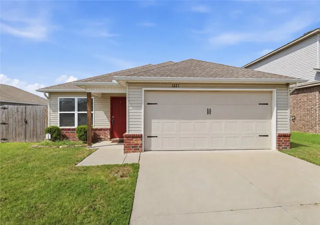 Photo 2 of Single family home for sale at 1221 S Ivory Bill Ln, Fayetteville, AR 72701 | MLS# 1362004 | Listing updated on 2026-10-03