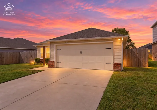 Photo 3 of Single family home for sale at 1221 S Ivory Bill Ln, Fayetteville, AR 72701 | MLS# 1362004 | Listing updated on 2026-10-03
