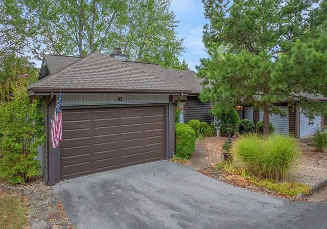 Photo 2 of Sale Pending at 65 Fairway Dr, Bella Vista, AR 72714 | MLS# 1361831 | Listing updated on 2026-09-19