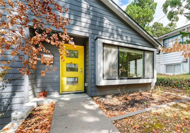 Photo 2 of Single family home for sale at 524 W Adams St, Fayetteville, AR 72701 | MLS# 1361779 | Listing updated on 2026-09-14