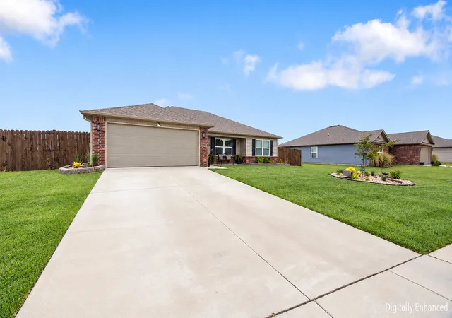 Photo 3 of Single family home for sale at 196 Stinson St, Elkins, AR 72727 | MLS# 1362010 | Listing updated on 2026-09-19
