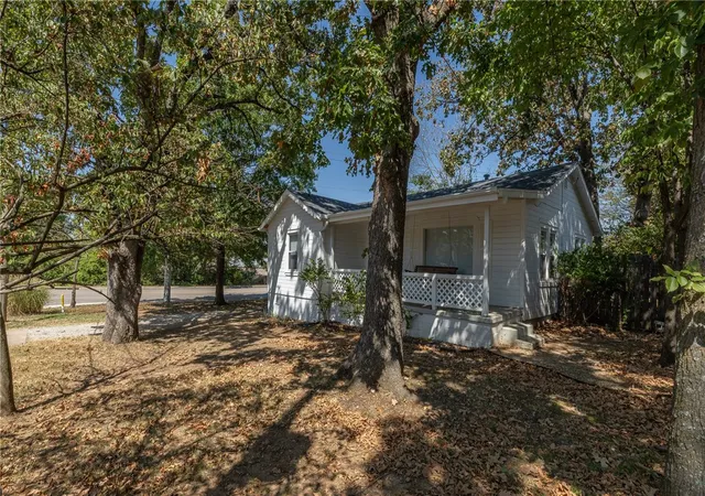 Photo 2 of Single family home for sale at 258 W Miller St, Fayetteville, AR 72703 | MLS# 1361861 | Listing updated on 2026-09-15