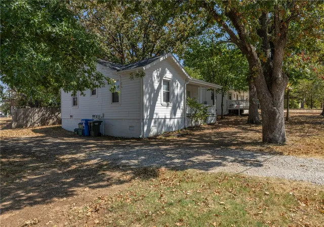 Photo 3 of Single family home for sale at 258 W Miller St, Fayetteville, AR 72703 | MLS# 1361861 | Listing updated on 2026-09-15