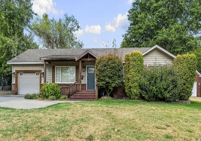 Photo 1 of Sale Pending at 207 Nw F St, Bentonville, AR 72712 | MLS# 1361782 | Listing updated on 2026-10-19