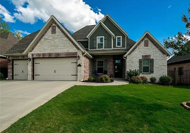 Photo 1 of Single family home for sale at 3805 Lone Oak Ave, Bentonville, AR 72712 | MLS# 1361712 | Listing updated on 2026-10-19