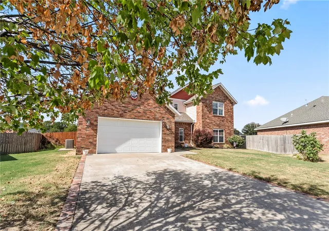 Photo 3 of Single family home for sale at 805 Rachael Ct, Siloam Springs, AR 72761 | MLS# 1362229 | Listing updated on 2026-10-21