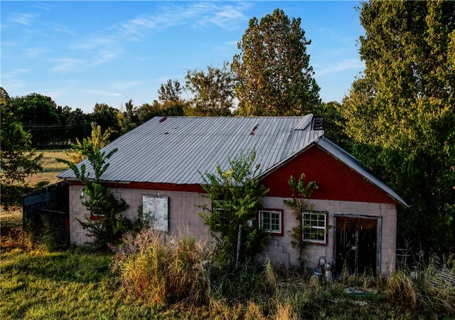 Photo 3 of Single family home for sale at 19830 Chamber Springs Rd, Siloam Springs, AR 72761 | MLS# 1362216 | Listing updated on 2026-10-19