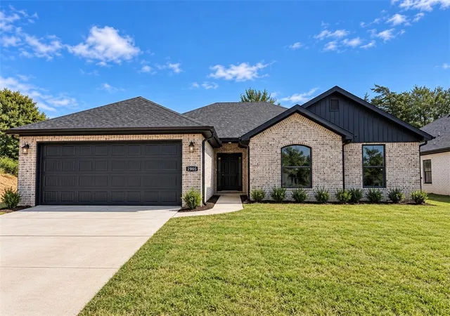 Photo 3 of Single family home for sale at 2905 S 2nd Street, Rogers, AR 72756 | MLS# 1362334 | Listing updated on 2026-10-21