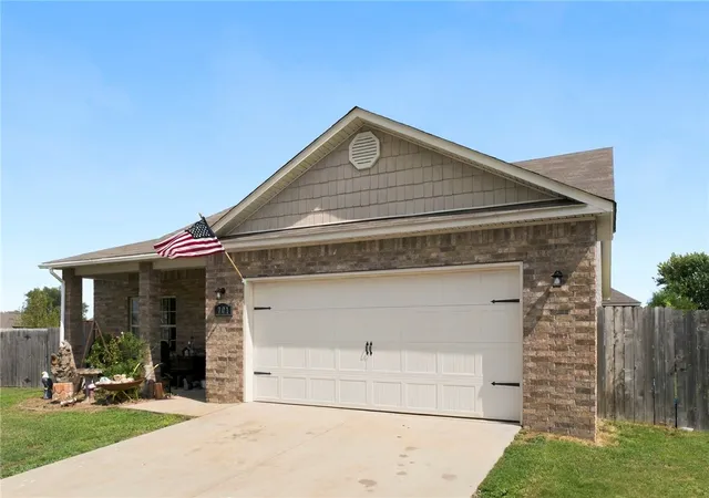 Photo 2 of Single family home for sale at 701 Sw River Rock St, Bentonville, AR 72712 | MLS# 1362456 | Listing updated on 2026-10-21
