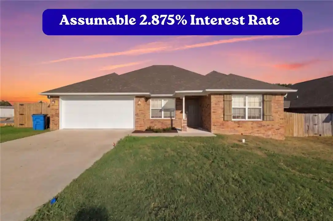 Single family home for sale at 916 Brook St, Gentry, AR 72734 | MLS# 1362638