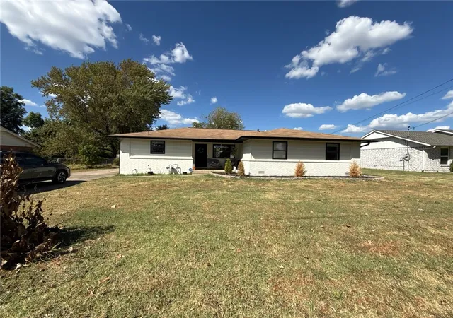 Photo 1 of Single family home for sale at 404 Sw 20 Th, Bentonville, AR 72712 | MLS# 1362839 | Listing updated on 2026-10-20