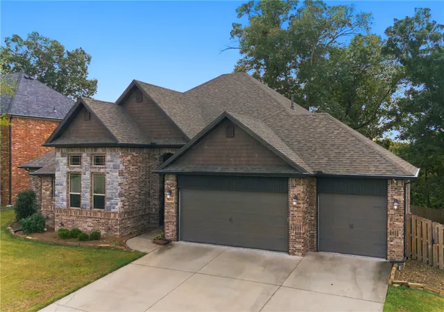 Photo 2 of Single family home for sale at 4202 Ne Kenton Ave, Bentonville, AR 72712 | MLS# 1362508 | Listing updated on 2026-10-20
