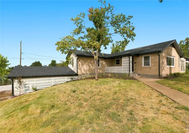 Photo 2 of Sale Pending at 902 N 9th Street, Rogers, AR 72756 | MLS# 1362191 | Listing updated on 2026-10-20