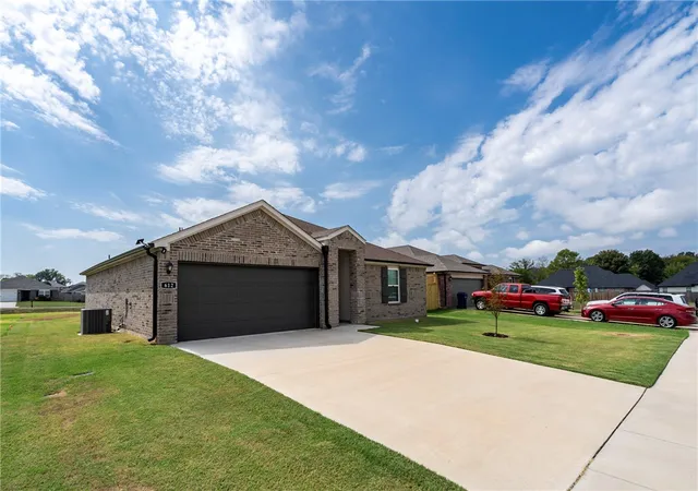 Photo 3 of Single family home for sale at 612 W Cattleman Ct, Siloam Springs, AR 72761 | MLS# 1362820 | Listing updated on 2026-10-20