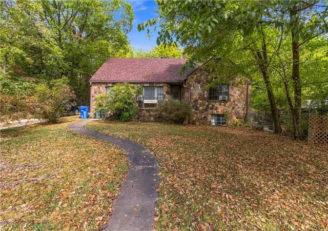 Photo 1 of Single family home for sale at 130 Prospect St, Fayetteville, AR 72701 | MLS# 1362394 | Listing updated on 2026-10-19