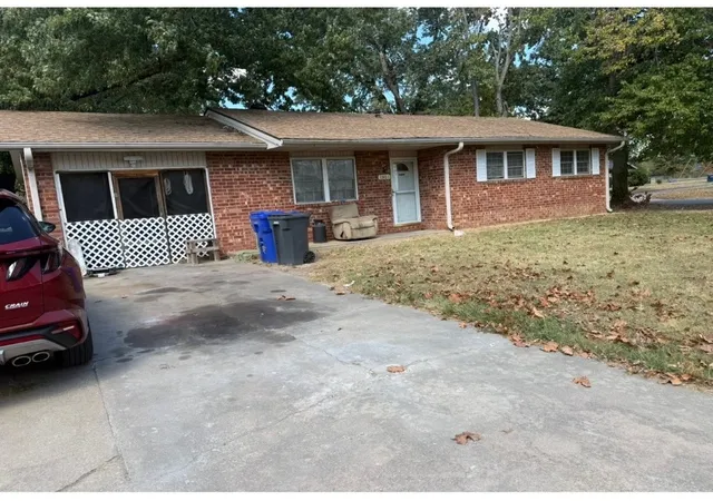 Photo 1 of Sale Pending at 1301 Acorn Dr, Rogers, AR 72756 | MLS# 1363087 | Listing updated on 2026-10-08