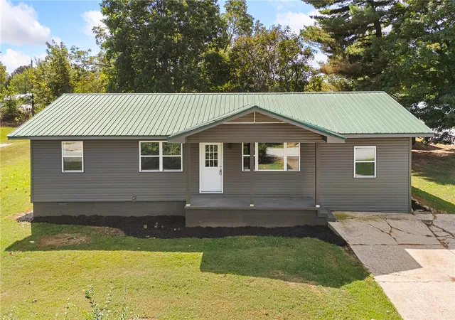 Single family home for sale at 18 Sue St, Western Grove, AR 72685 | MLS# 1363295