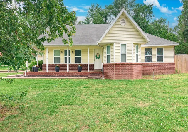 Single family home for sale at 1110 Main St, Cave Springs, AR 72718 | MLS# 1363399