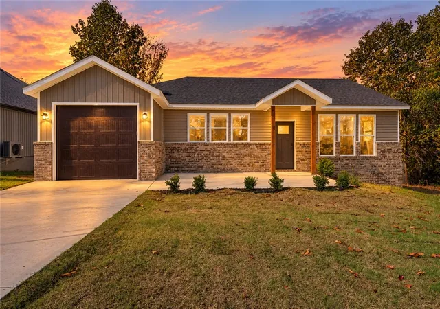 Photo 1 of Single family home for sale at 11 Lathrop Dr, Bella Vista, AR 72715 | MLS# 1363539 | Listing updated on 2026-10-19