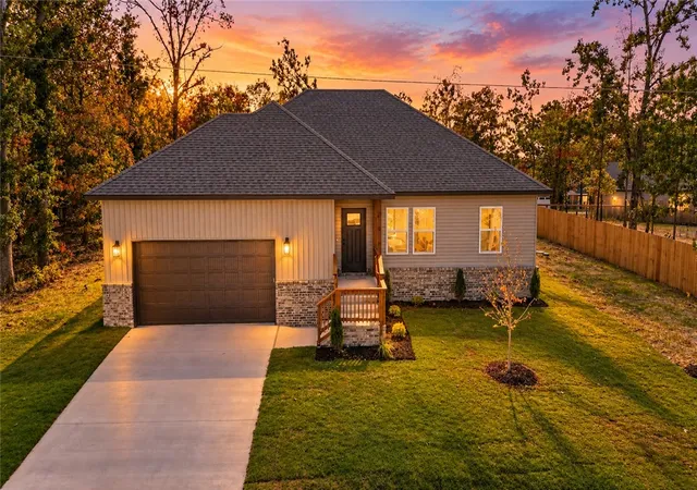 Photo 1 of Single family home for sale at 9 Cromarty Dr, Bella Vista, AR 72715 | MLS# 1363498 | Listing updated on 2026-10-19