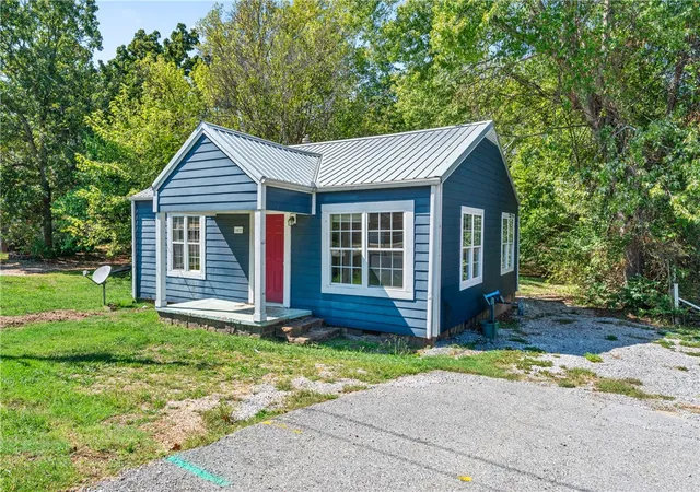 Photo 1 of Sale Pending at 1433 N Garland Ave, Fayetteville, AR 72703 | MLS# 1363118 | Listing updated on 2026-10-17
